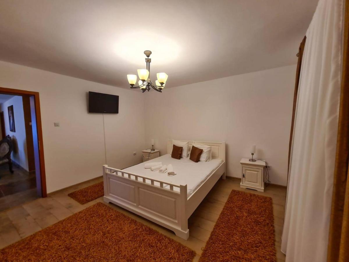 מלון Moldova Noua Casa Luca מראה חיצוני תמונה